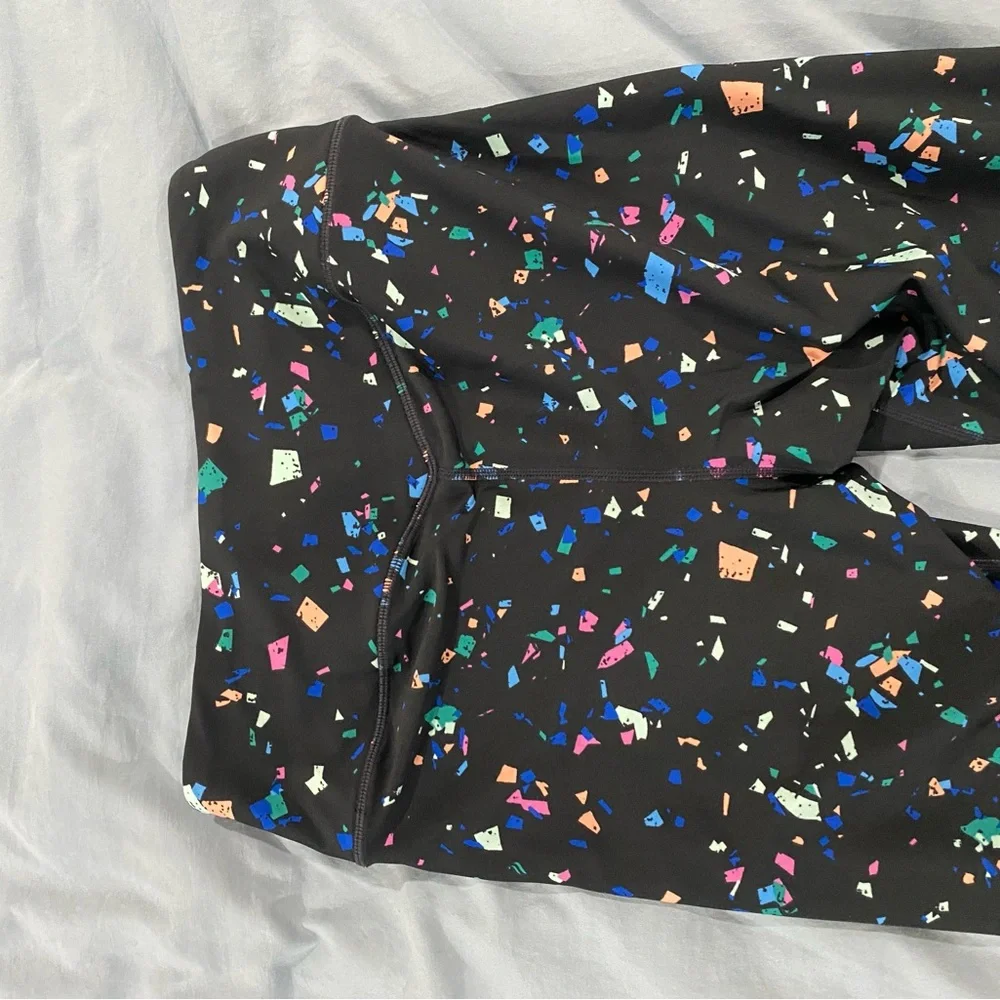 Colorful Patterned Activewear Set - Picture 3 of 7